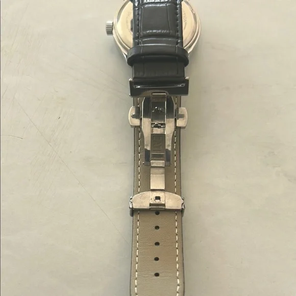 Longines Silver and Black Watch (quartz brand new battery) - Picture 3 of 4